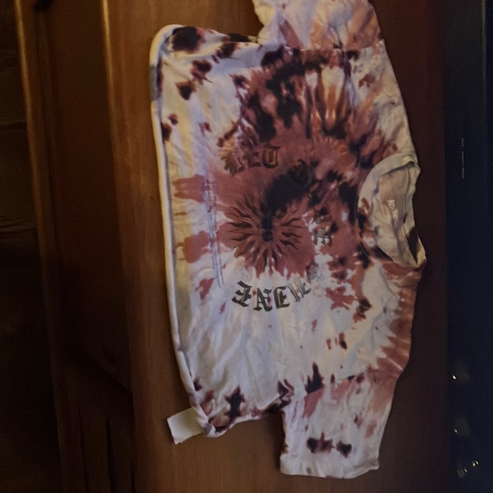 It isn’t as wide as it looks, used but barely, very soft, barely shows any skin